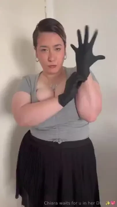 Gentle mommy dom ready to play with you 