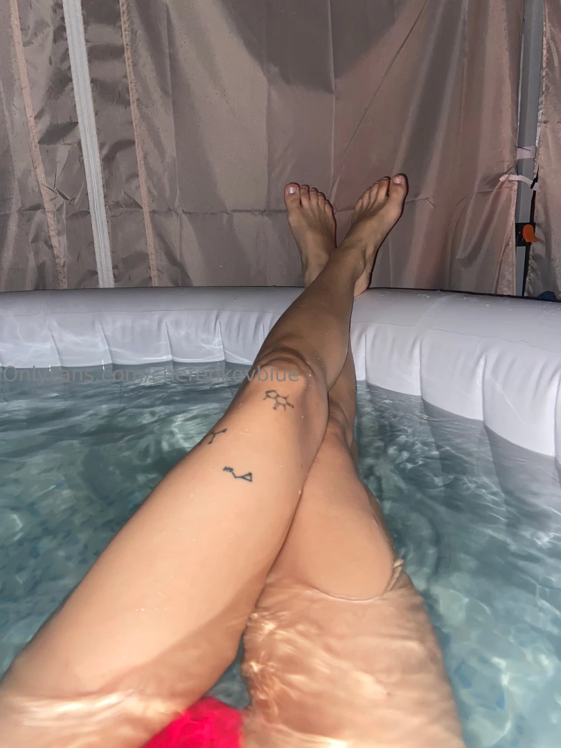 In the hot tub right nao should i make content in here part 1 