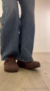 53 anteprima video con birkenstock e collant nere aspettavo proprio te