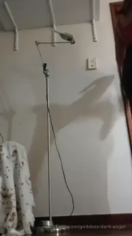 Will you have the honor of being under my shoes show me your obedience 