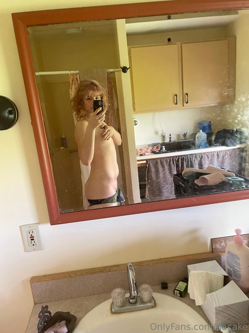 Free pic for you all i d love to hear what kind of content you guys 