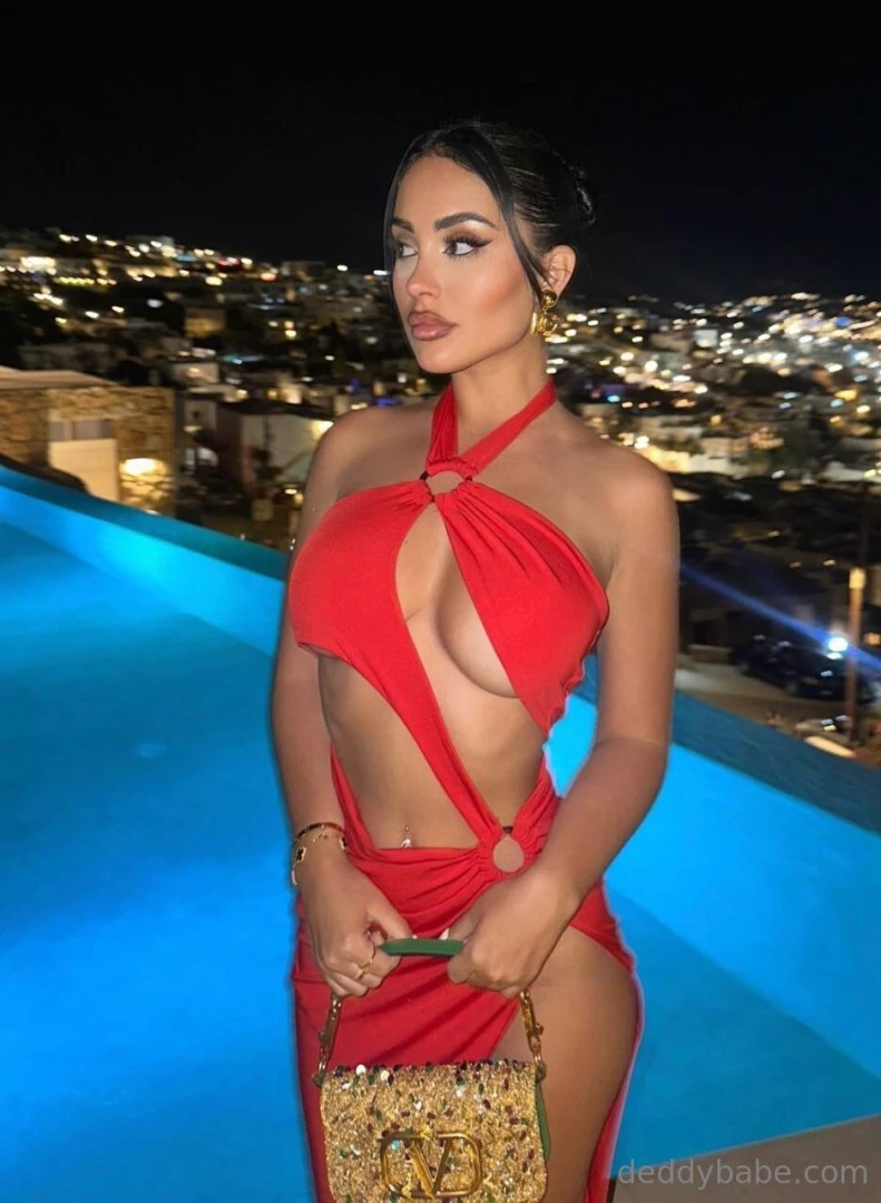 Amori avete visto i nuovi video questo caldo mi fa venire certe voglie 