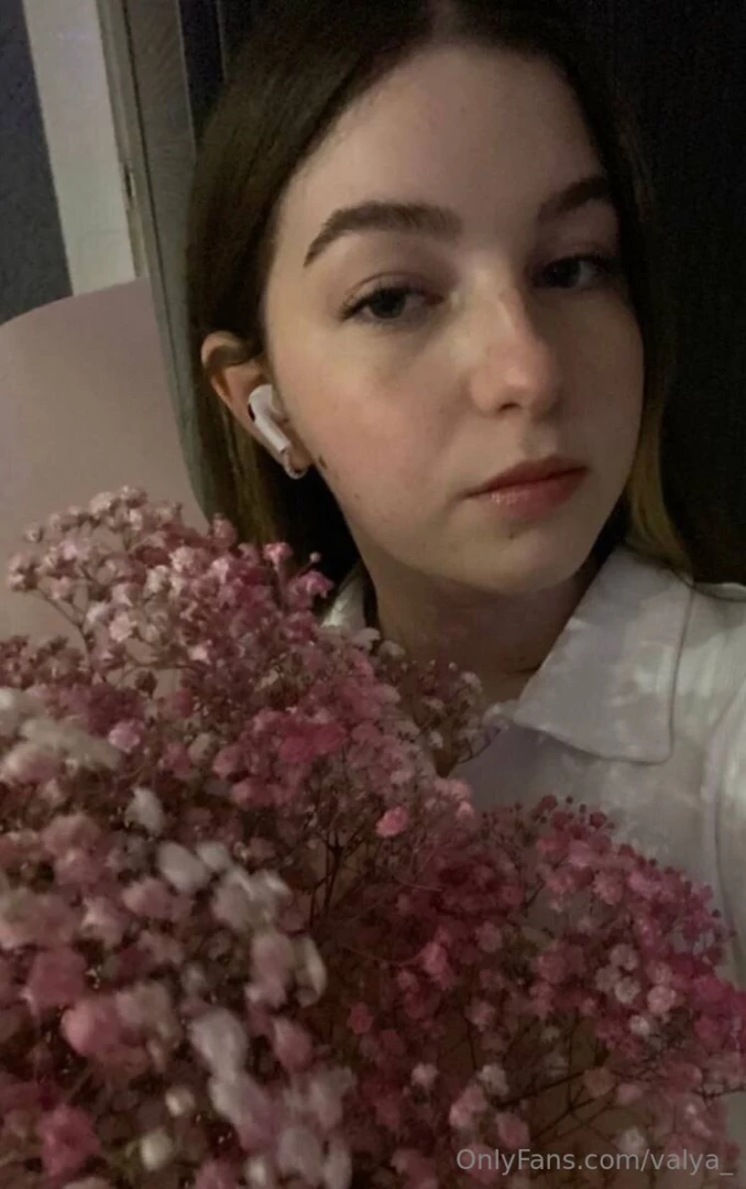 A flower does not think about competing with the flower next to it it 
