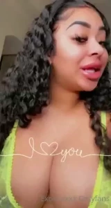 Pretty white toes made a solo playing with my pretty pussy amp toes