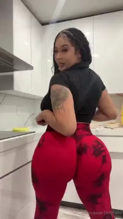 Hi babes message me i m online 