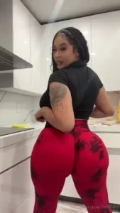 Hi babes message me i m online