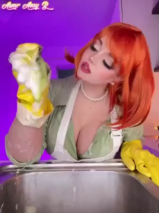 New mommy cosplay alert 