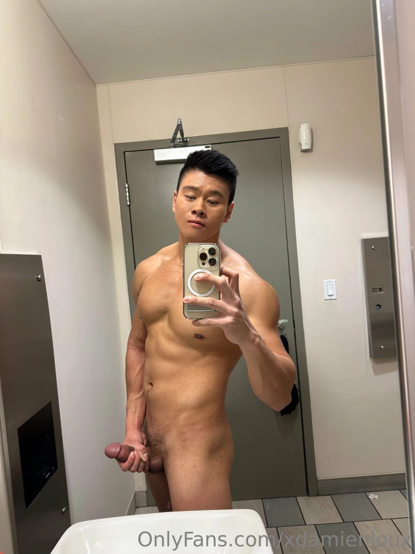 Feeling horny at the gym i just have to jerk it off 