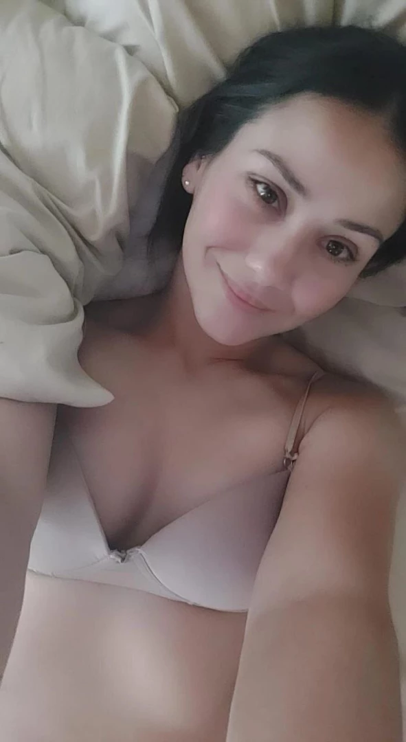 Con su mirada fascinante y su sonrisa irresistible allisonlove86 es part 1 