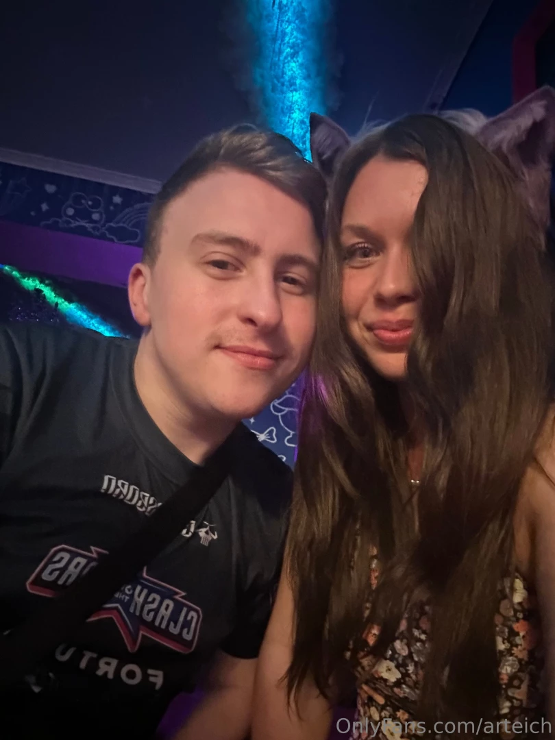 Hodinov z znam ze v erej ho streamu z anime baru pos l m do zpr v 