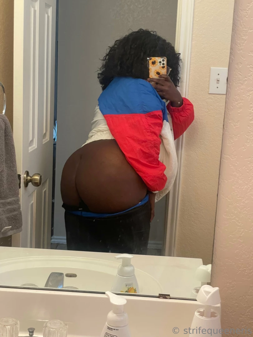 Pulled my leggings down so you can bend me over in the mirror part 2 