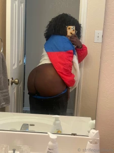 Pulled my leggings down so you can bend me over in the mirror part 2