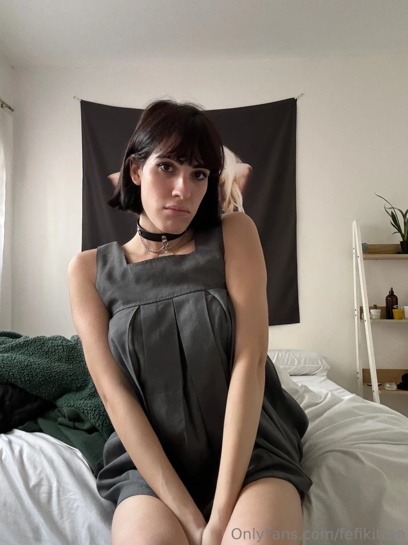 This is me waiting for you at home 