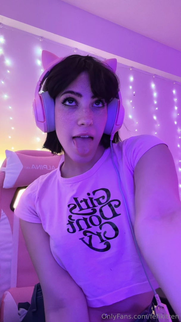 Should i do more gamer girl stuff 