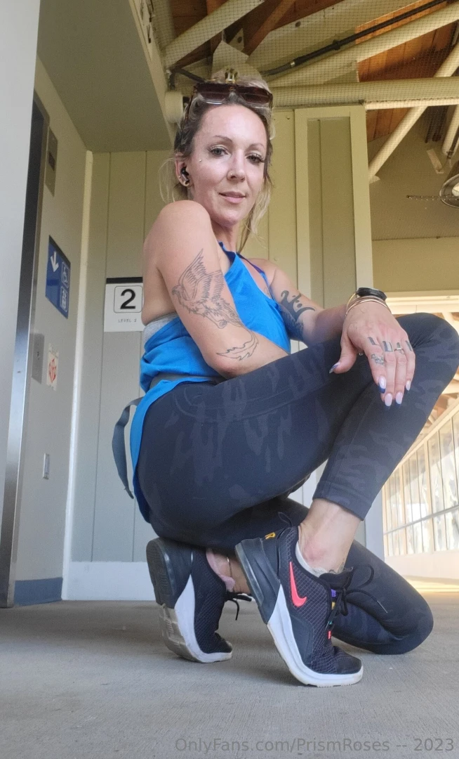 Stopping to show off my sweaty socks and soles and i almost gagged part 1 