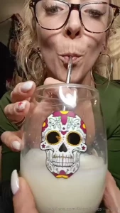 I m in a good mood cum share a drink with me and let s play with my