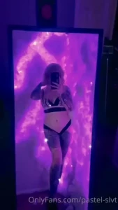 Want a personal dance let me know i will get my camera ready