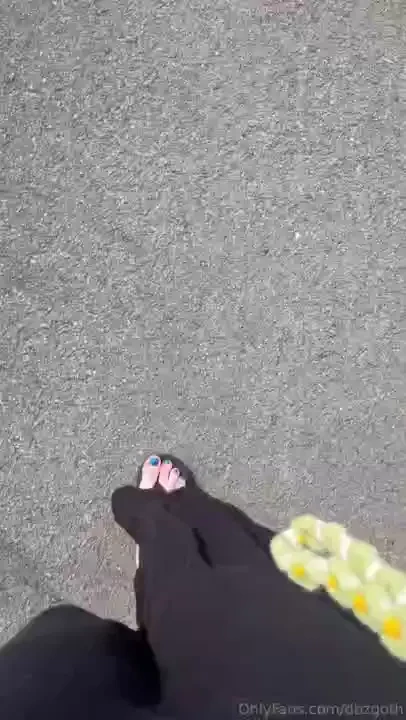 Lil clip walking in flip flops 