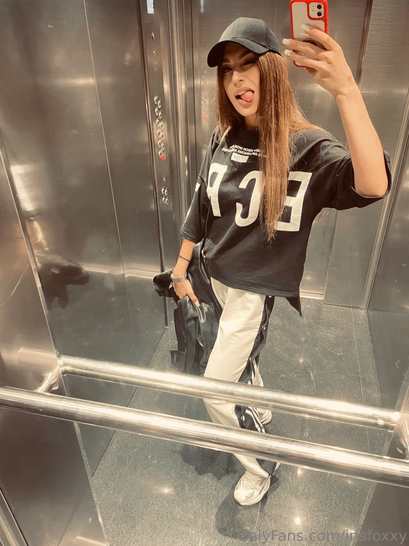 Taking elevator pics is one of my guilty pleasures 