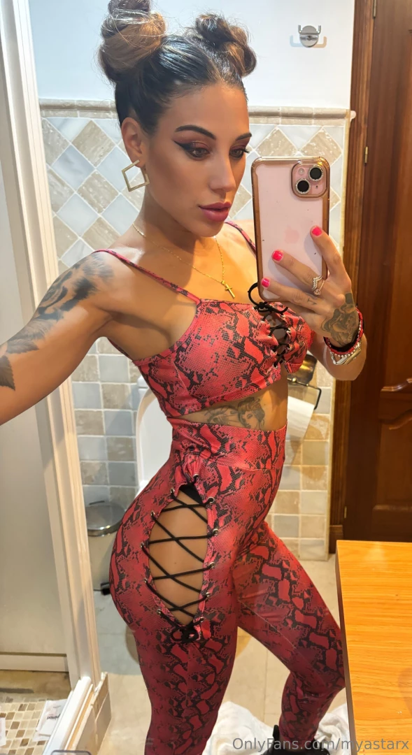 Take off these outfits and go wild with me 