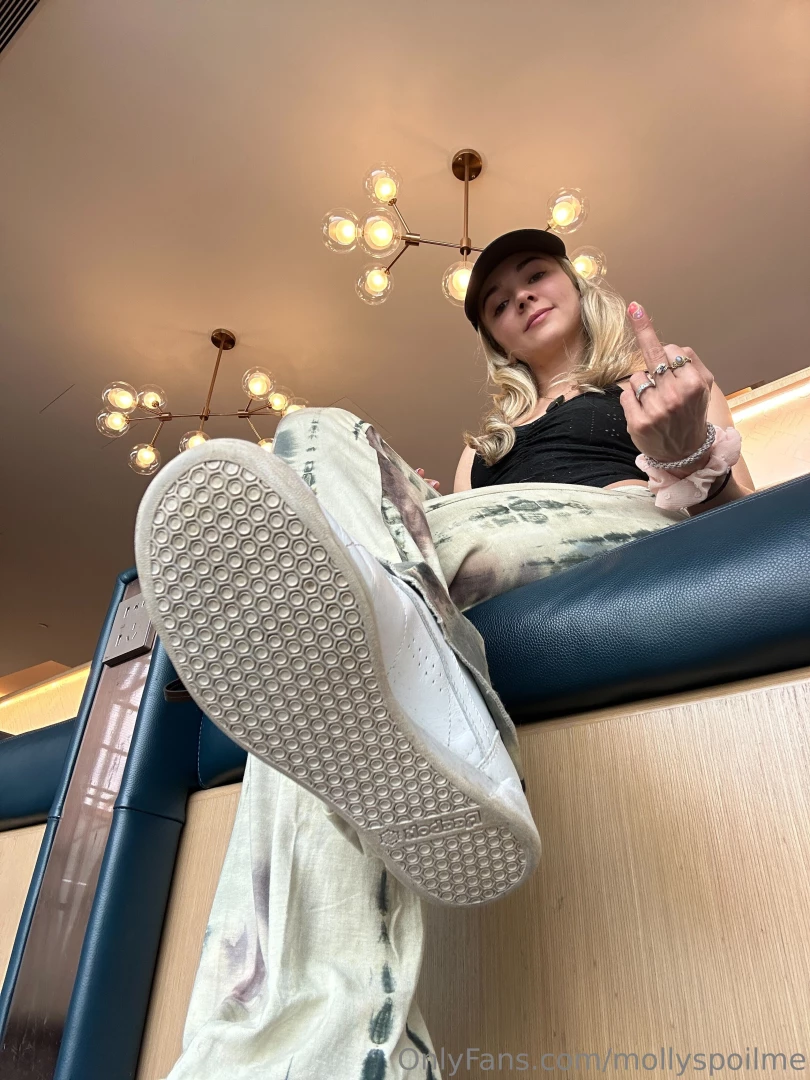 There was a man staring at me as i took these photos in the airport i part 1 