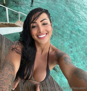 My hot bigcock ts friend carolinemuniz waiting you with very love and part 3