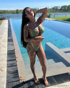 My hot bigcock ts friend carolinemuniz waiting you with very love and part 1