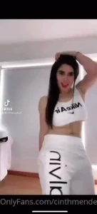 Les gusta en el vip sigo bailando pero sin ropita they like in the vip