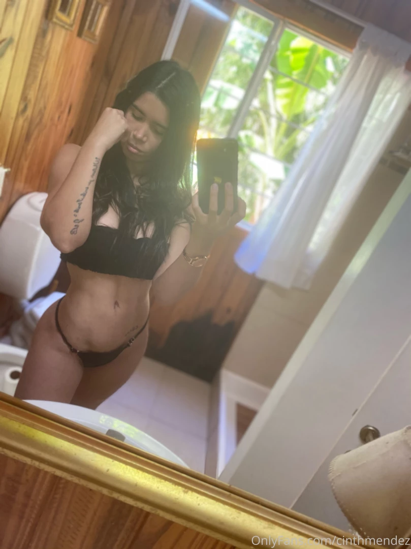 Un beboteo que es lo primero que pensas con la primera foto i am a part 3 