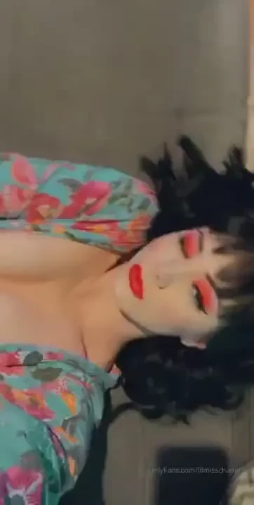 About to make some naughty new content for you guys if you d like a 