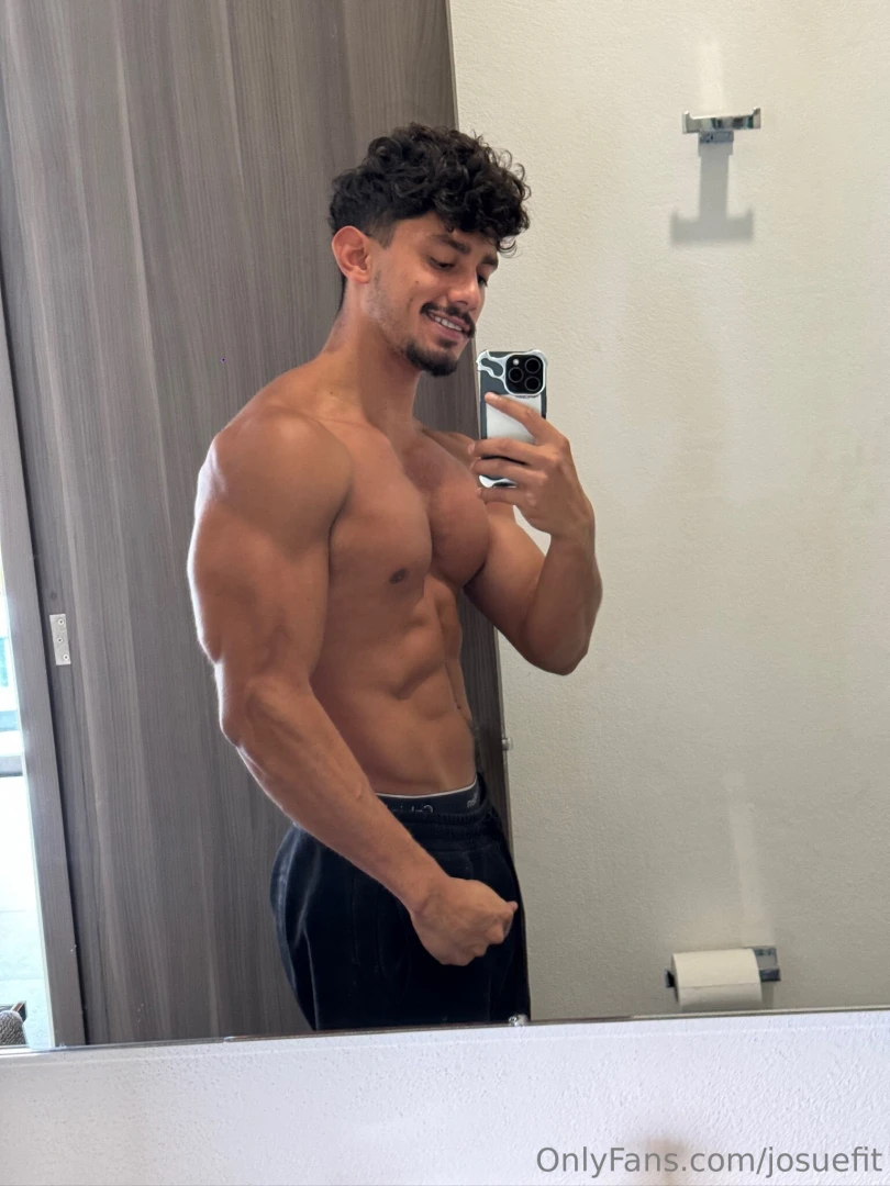 Cum here and let s make this night special 