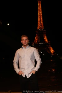 Love it when night shines with bright lights but we both know how to