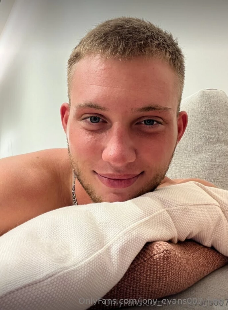 Wanna ur kiss right now u don t mind i just see how ur lips get 