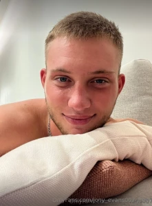 Wanna ur kiss right now u don t mind i just see how ur lips get