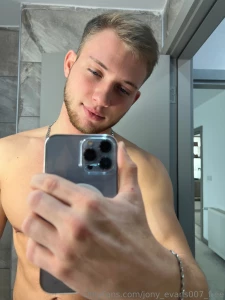 Don t u mind it s last selfie from me to u or maybe u wanna one when i