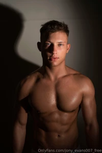 Just love this play of light and shadows on my body wanna see more