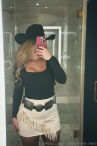 Join midwestemma to see me with this outfit off lots of sex tapes