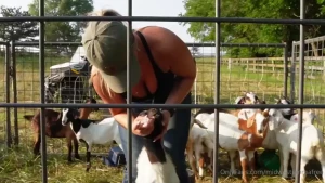 Subscribe to midwestemma to see my glory hole content