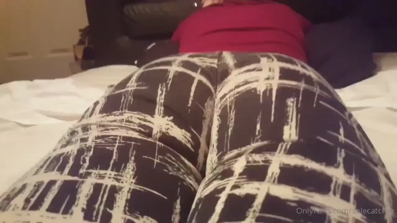 Ass play and sole tease with the goddess in tight leggings 