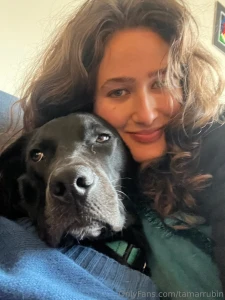 Gomez and i say heeeey should we livestream today