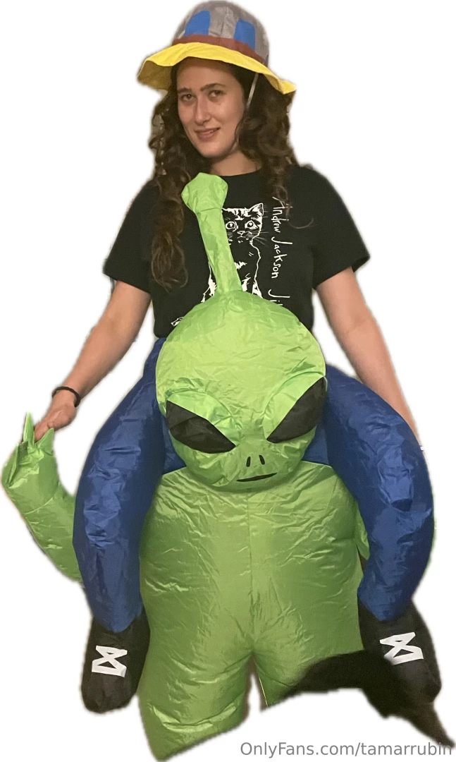 Dressed up and feeling pretty for my three shows tonight 