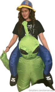 Dressed up and feeling pretty for my three shows tonight