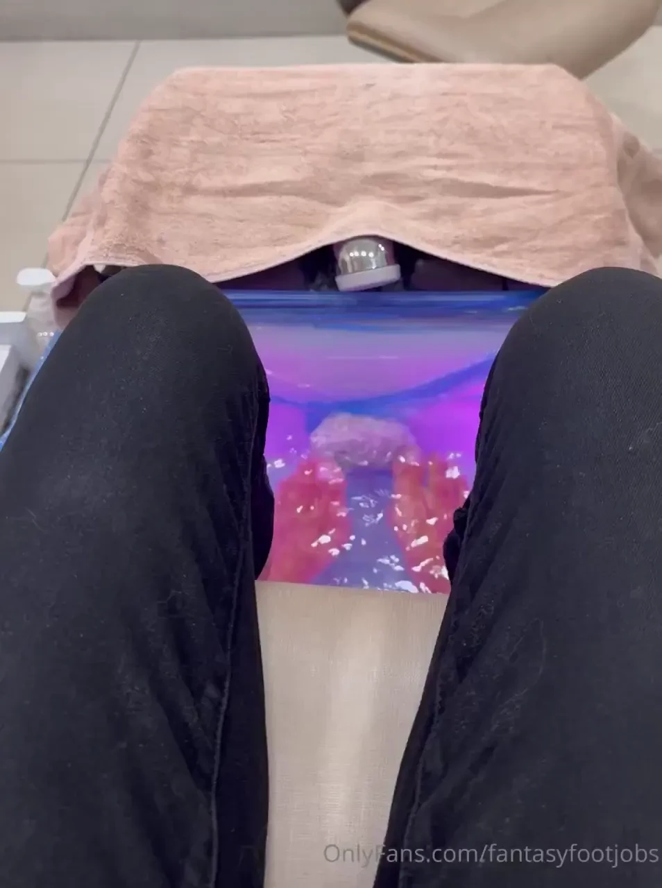 I m so sorry i m late on the start of my christmas countdown my pedi 