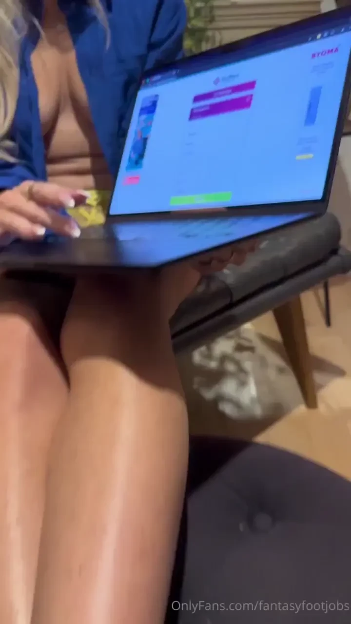 Happy sunday i hope you ve been daydreaming of my feet all weekend i m 