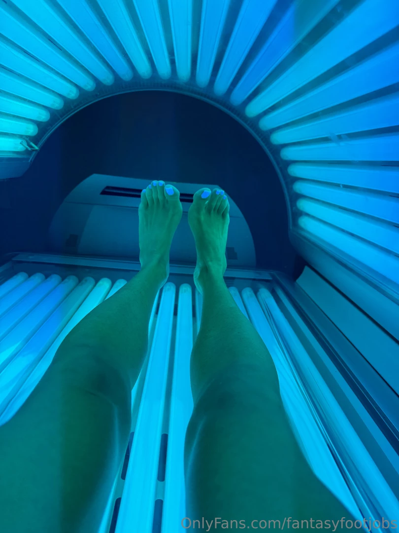 Happy hump day i thought i d give you a peek at me tanning my toes and part 2 