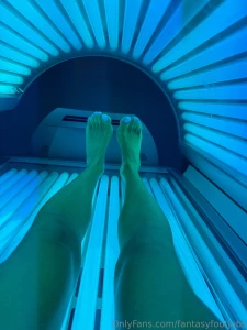 Happy hump day i thought i d give you a peek at me tanning my toes and part 2