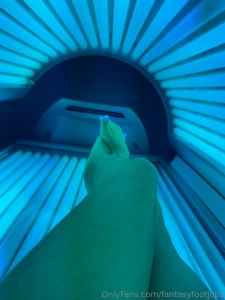 Happy hump day i thought i d give you a peek at me tanning my toes and part 1