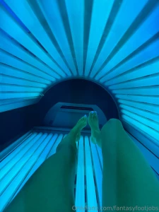 Happy hump day i thought i d give you a peek at me tanning my toes and