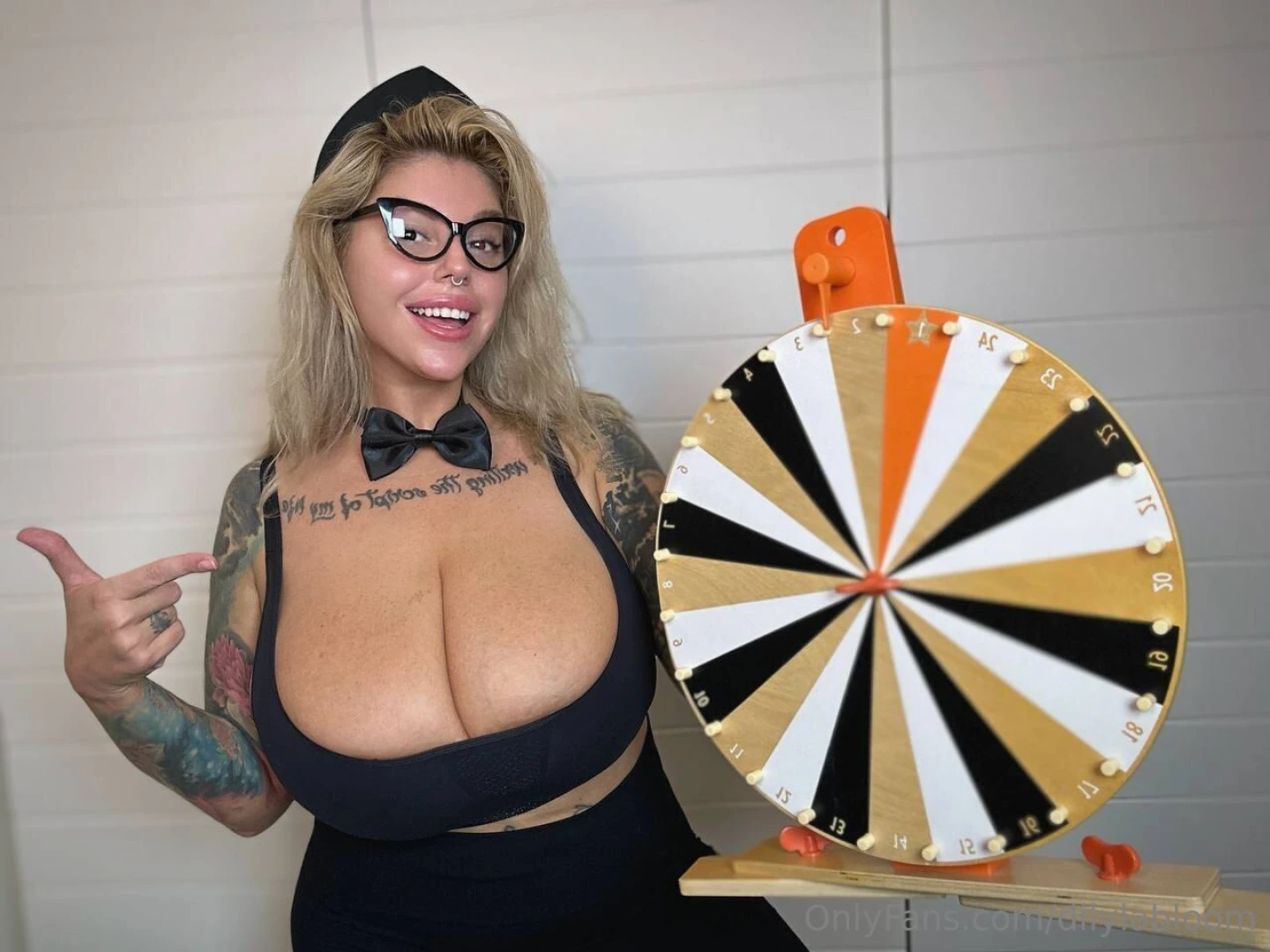 Live at 10 30 pm est hehe guess what babe it s spin the wheel time and 