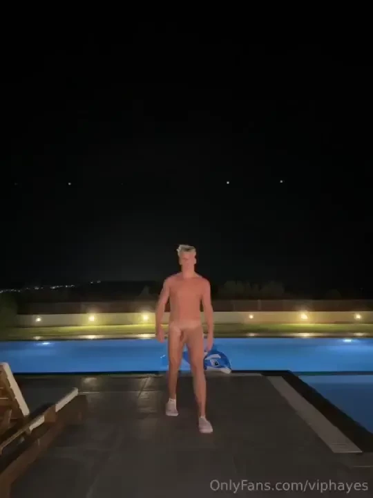 I got so fucking horny i couldn t stay inside i went down to the pool 